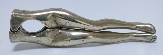 Image 1 of notenkraker vrouwenbenen vintage massief messing