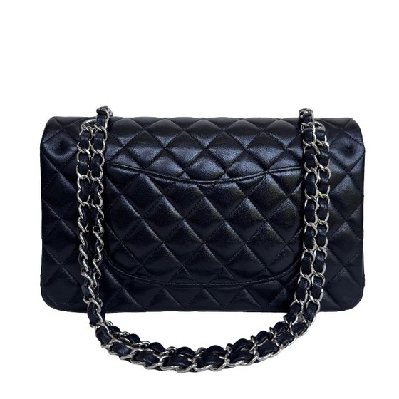 Chanel Classic Flap Medium – Crossbody bags, Lambskin (photo 11 of 16)