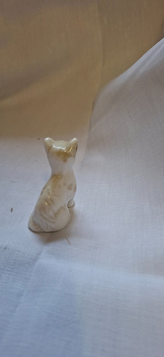 Mini Vintage Porcelain Cat – Decorative Objects (photo 3 of 5)