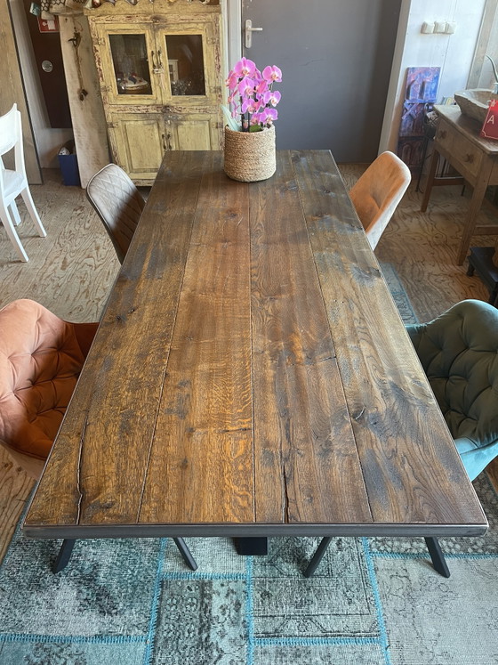 Image 1 of Robust oak table. Cafe color