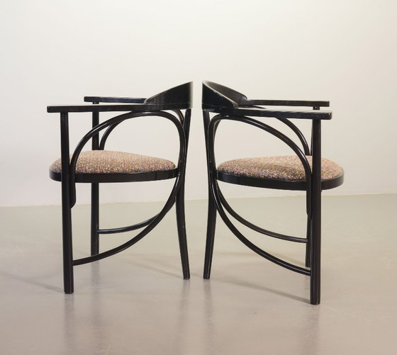 Juego de 4 sillas de comedor triangulares Thonet de diseño de mediados de siglo (modelo 87) lacadas en (photo 15 of 24)