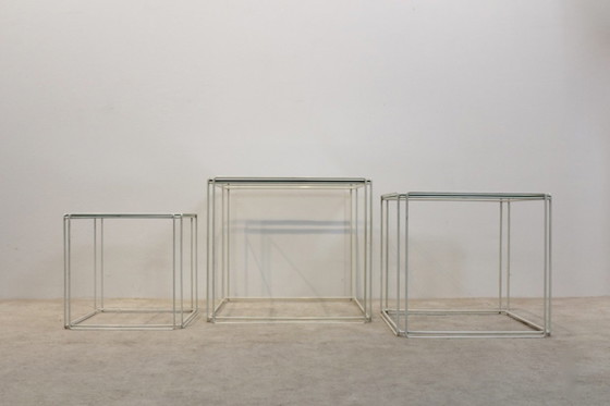 Tables gigognes Isocele graphiques de Max Sauze pour Atrow, Tables d'appoint, polished steel, Verre, Blanc (photo 5 sur 9)