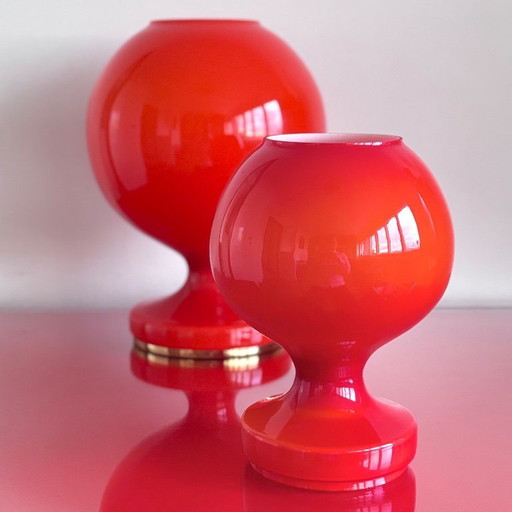 Lámpara de mesa de cristal opalino rojo, Osvetlovaci sklo, Checoslovaquia
