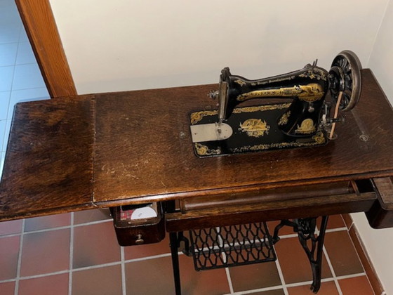 Image 1 of Singer naaimachine