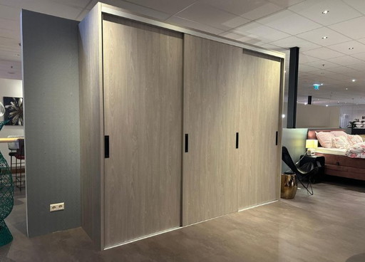 Sliding door wardrobe