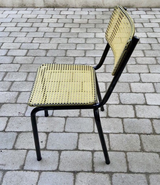 Image 1 of Een paar Art Prog-stoelen – Geel geweven plastic en zwart staal – Frankrijk, jaren 1950