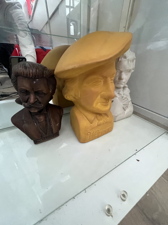 Image 1 of Busti delle guardie