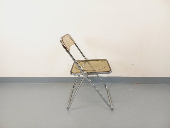 Image 1 of Chaise pliante vintage Plia de Giancarlo Piretti pour Castelli des années 60 70 en chrome et plexiglas fumé