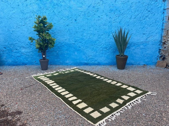Image 1 of Alfombra bereber Atlas hecha a mano, artesanía tradicional, verde y blanco, 150 x 250 cm.