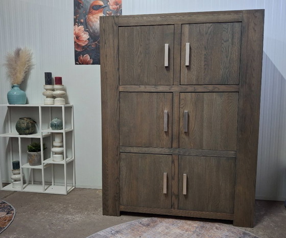 Image 1 of Robuster Aufbewahrungsschrank aus massiver Eiche, neu