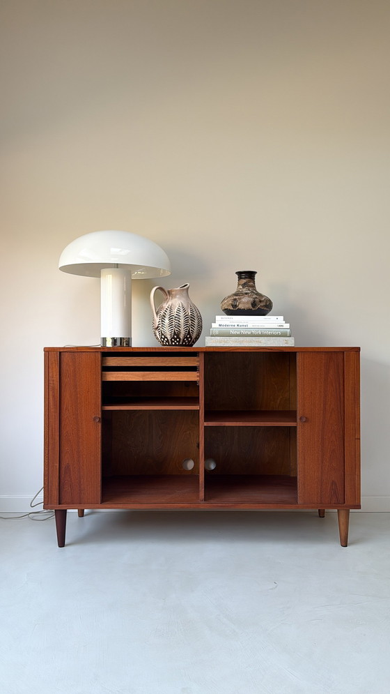 Image 1 of Vintage houten dressoir van het Deens merk Løvig met tambour deuren