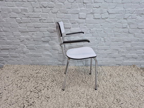 Sedie da cucina vintage Brabantia con braccioli in bachelite, Formica bianca con sottile texture lineare (photo 7 of 7)
