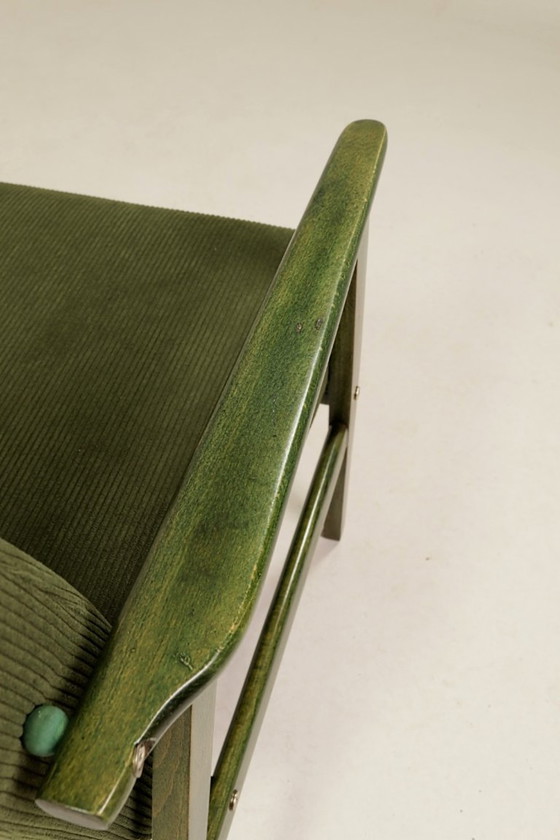 Image 1 of Vintage loungestoel van olijfgroen corduroy, groen hout, mid-century design, 1960.