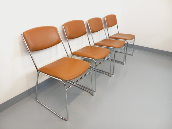 Image 1 of Set di 4 sedie a slitta vintage degli anni '70 in metallo cromato e similpelle color cognac