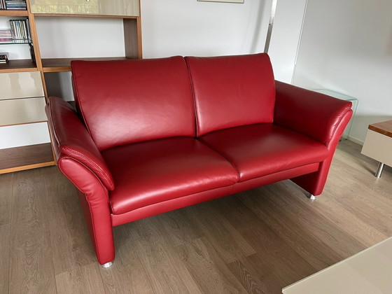 Image 1 of Destacado sofá de dos plazas de cuero, profundidad del asiento ajustable.