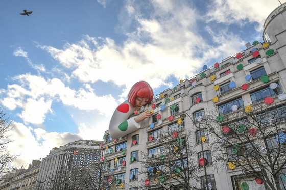 Image 1 of Photo printed on plexiglass / Yayoi Kusama / Limited edition / Louis Vuitton store in Paris