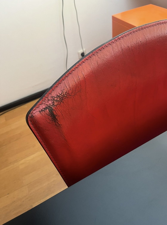 2 Rote Zanotta „Armada“ Leder Stühle Andrea Branzi Italien 80er – Sessel, Leather, Metal (photo 6 of 7)
