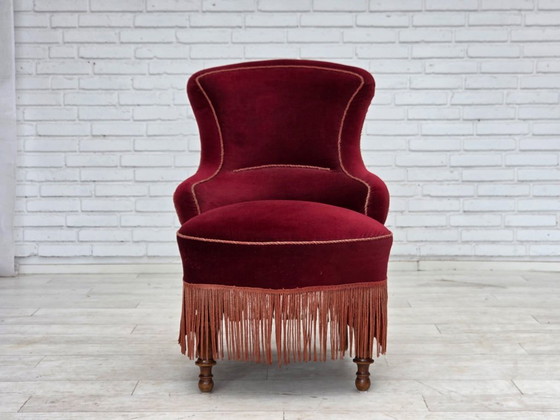 Image 1 of Sillón de cóctel danés de la década de 1950, tapizado en terciopelo rojo cereza.