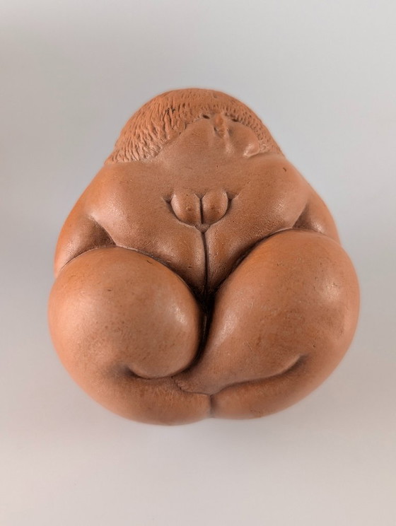 Image 1 of Ricardo Mesa, escultura de terracota "Gordita Feliz" en la mano, años 80