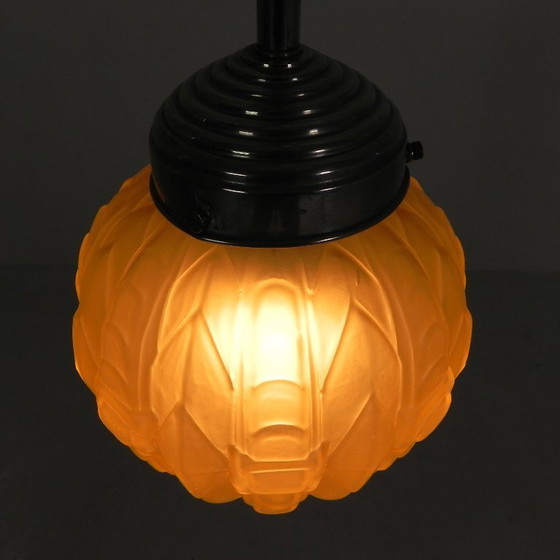 Image 1 of Lampada a sospensione Art Déco con sfera di vetro e raffinata decorazione geometrica, anni '30