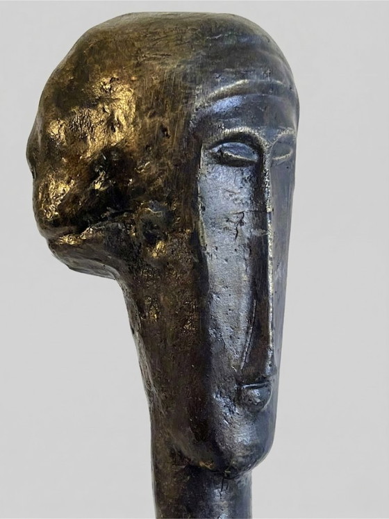 Image 1 of Modernist sculpture in patinated bronze – stylized head inspired by Modigliani on a black marble base – 25 cm