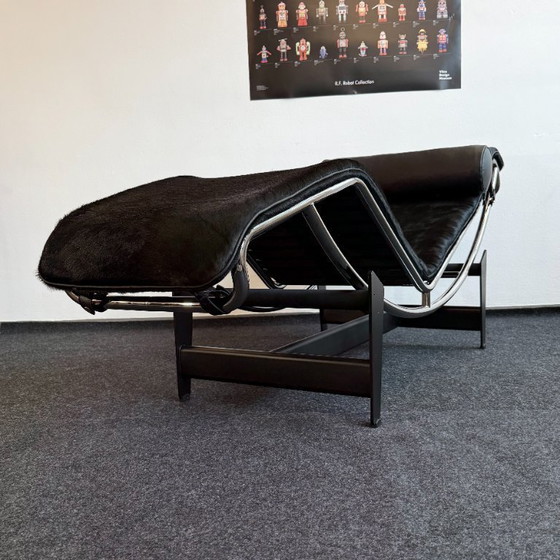 Image 1 of Cassina LC 4 - chaise longue - cuero de vaca negro - clásico - ¡Como nuevo!