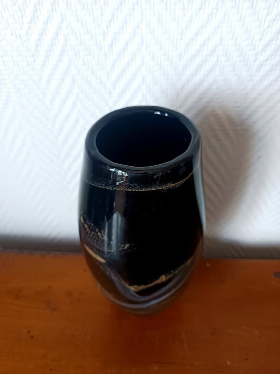 Image 1 of Schwarze und goldene Vase aus Muranoglas