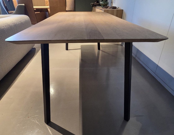 Studio Henk Esstisch Neuer Klassiker – Esstische (photo 3 of 4)