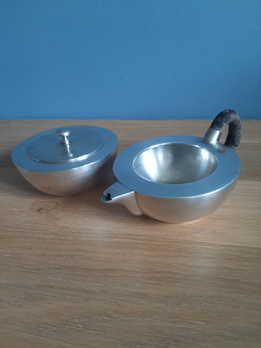 Silver-plated milk and sugar jug ​​set