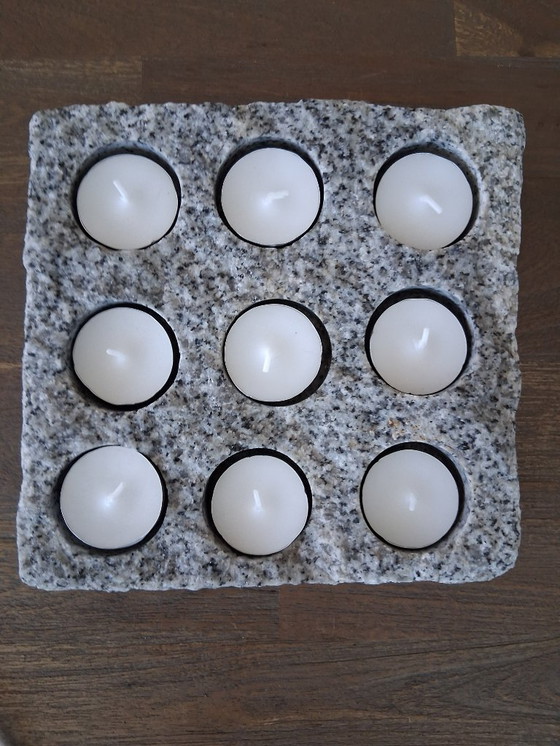 Image 1 of Teelichthalter aus grob behauenem Granit