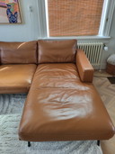 Sofá de piel BoConcept color coñac