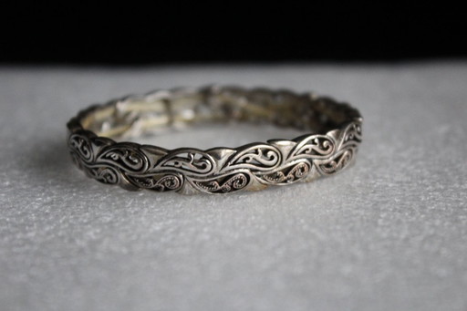 Pulsera vintage de filigrana, color plata, elástica, estilo antiguo.