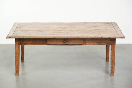 Mooie antieke pinewood salontafel met een lade, mooi patina en een karaktervolle landelijke uitstraling