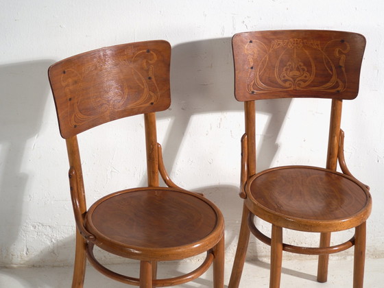 Ensemble ancien de 4 chaises de café viennoises en bois courbé avec dossier décoratif – Europe Centrale, c. (photo 40 of 40)