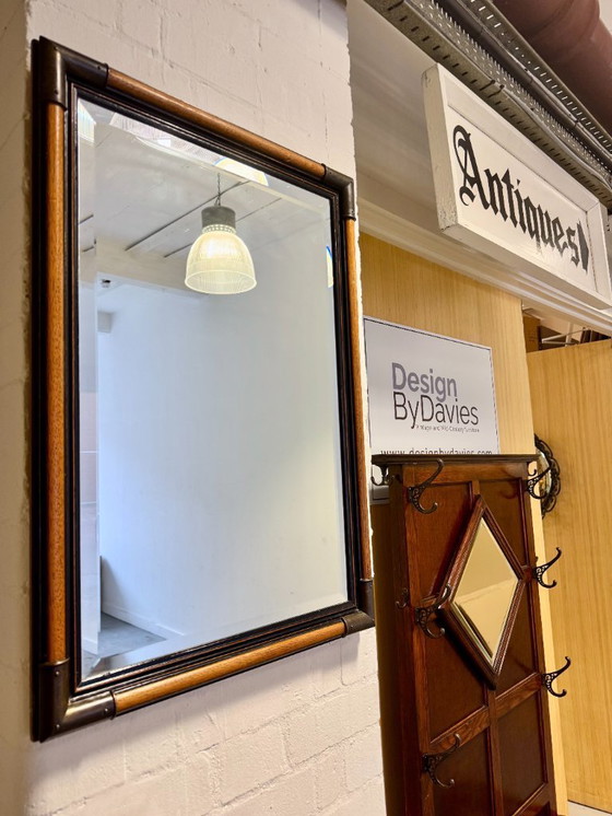 Image 1 of Vintage wandspiegel met afgeschuinde randen in campagnestijl.