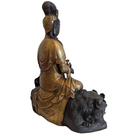 Guanyin sobre León – Escultura China de Bronce, Siglo XX – lote 153 – Bronze (photo 4 of 10)