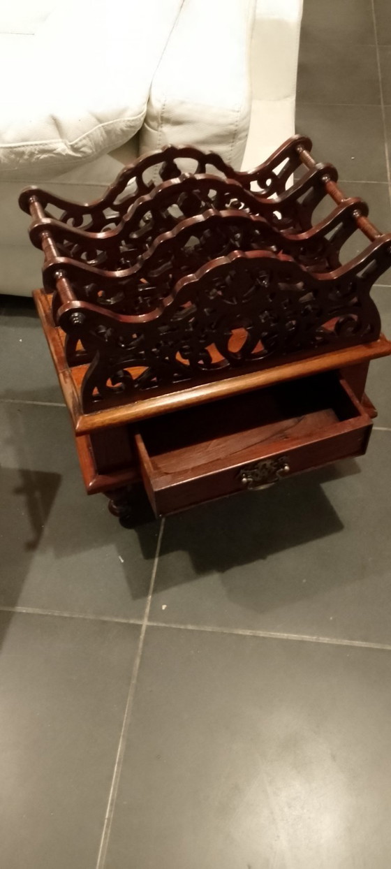 Image 1 of Revistero de madera antiguo