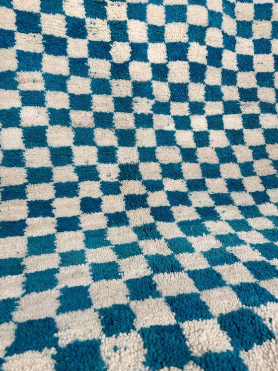 Image 1 of Tapis marocain moderne à carreaux bleus et crème 300 x 200 cm – Dimensions sur mesure