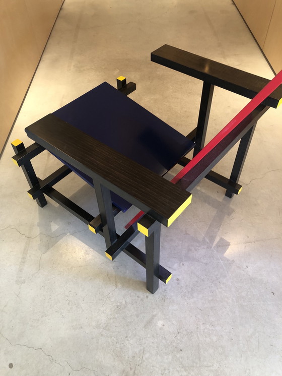 Image 1 of Cassina Rietveld 635 Chaise design rouge et bleue
