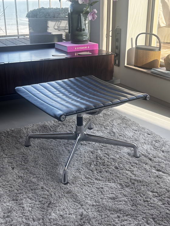 Image 1 of Vitra Eames EA124 y EA125 Cuero y cromo