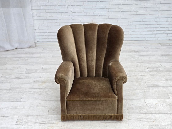 Image 1 of Sillón danés de los años 60, estilo relax, tapizado en terciopelo verde oscuro y madera de fresno.