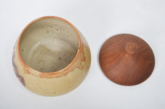 Image 1 of Pot à confiture Hannie Mein avec couvercle en teck / Céramique d'atelier néerlandaise / Vintage, années 1970-1980