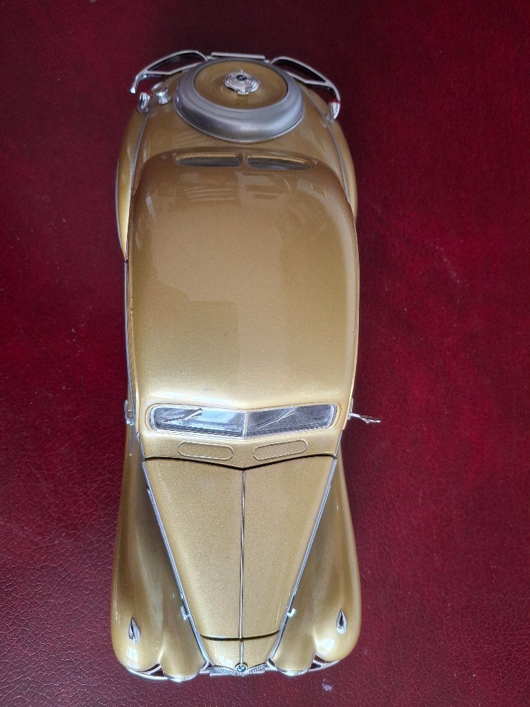 Rare 1937 BMW 327 coupé 1/18 scale Guiloy model in very good