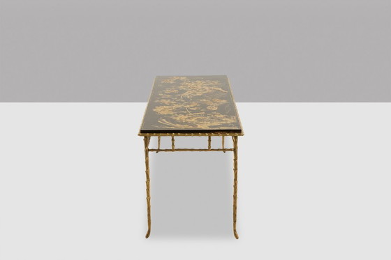 Image 1 of Maison Baguès. Mesa de centro en bronce, laca negra y detalles dorados. Hacia 1970.