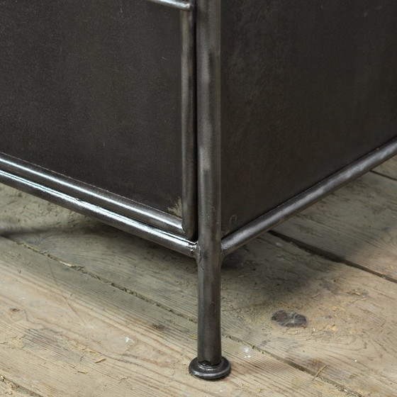 Image 1 of Set ijzeren nachtkastjes, circa 1910