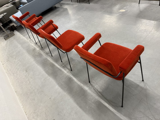 Image 1 of 4 Artifort Moulin Eetkamerstoelen Rood Lucir Stof