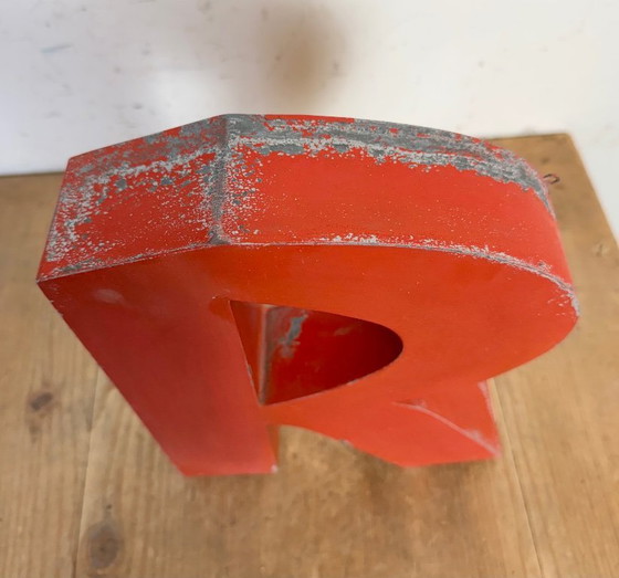 Image 1 of Lettera R in ferro rosso vintage, anni '70