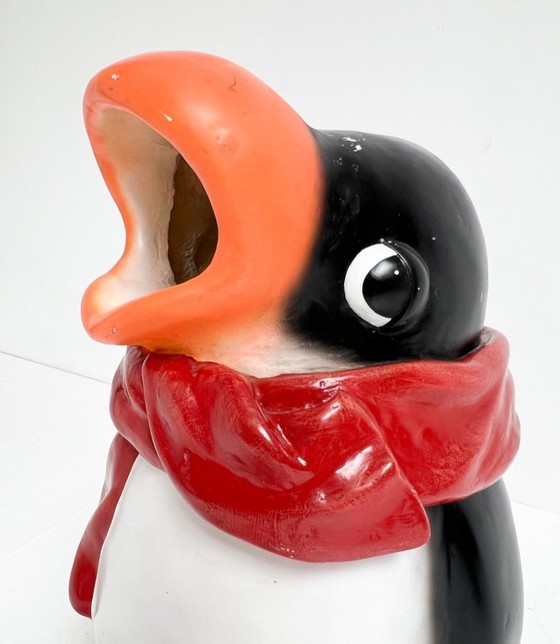 Image 1 of Prototipo di cestino per rifiuti a forma di pinguino