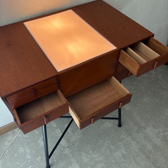 Image 1 of Diashowtafel/leeskast