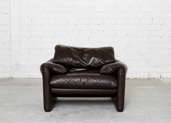 Image 1 of Maralunga-Loungesessel und passender Hocker aus Leder von Vico Magistretti für Cassina, 1980er Jahre, 2er-Set